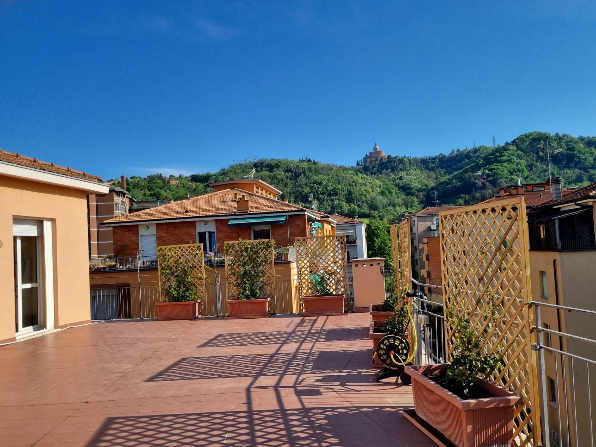 Attico Vista San Luca Lägenhet Bologna Exteriör bild