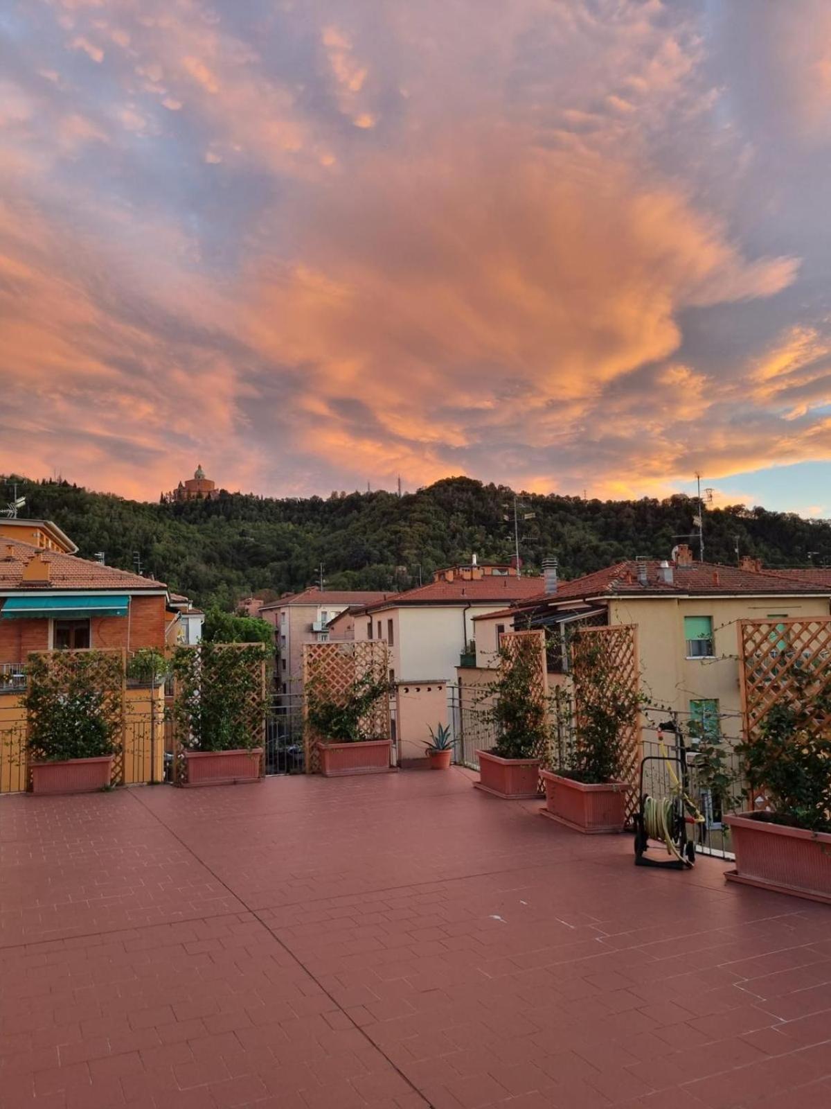 Attico Vista San Luca Lägenhet Bologna Exteriör bild